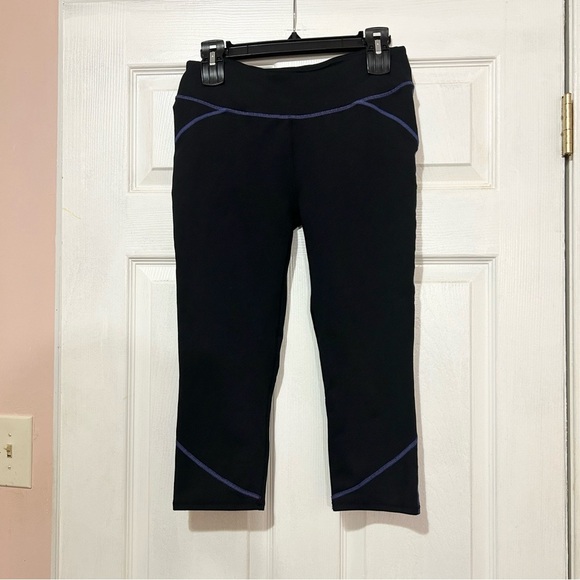 Fabletics Crop Leggings Women’s Black Purple Size Small - Picture 1 of 8